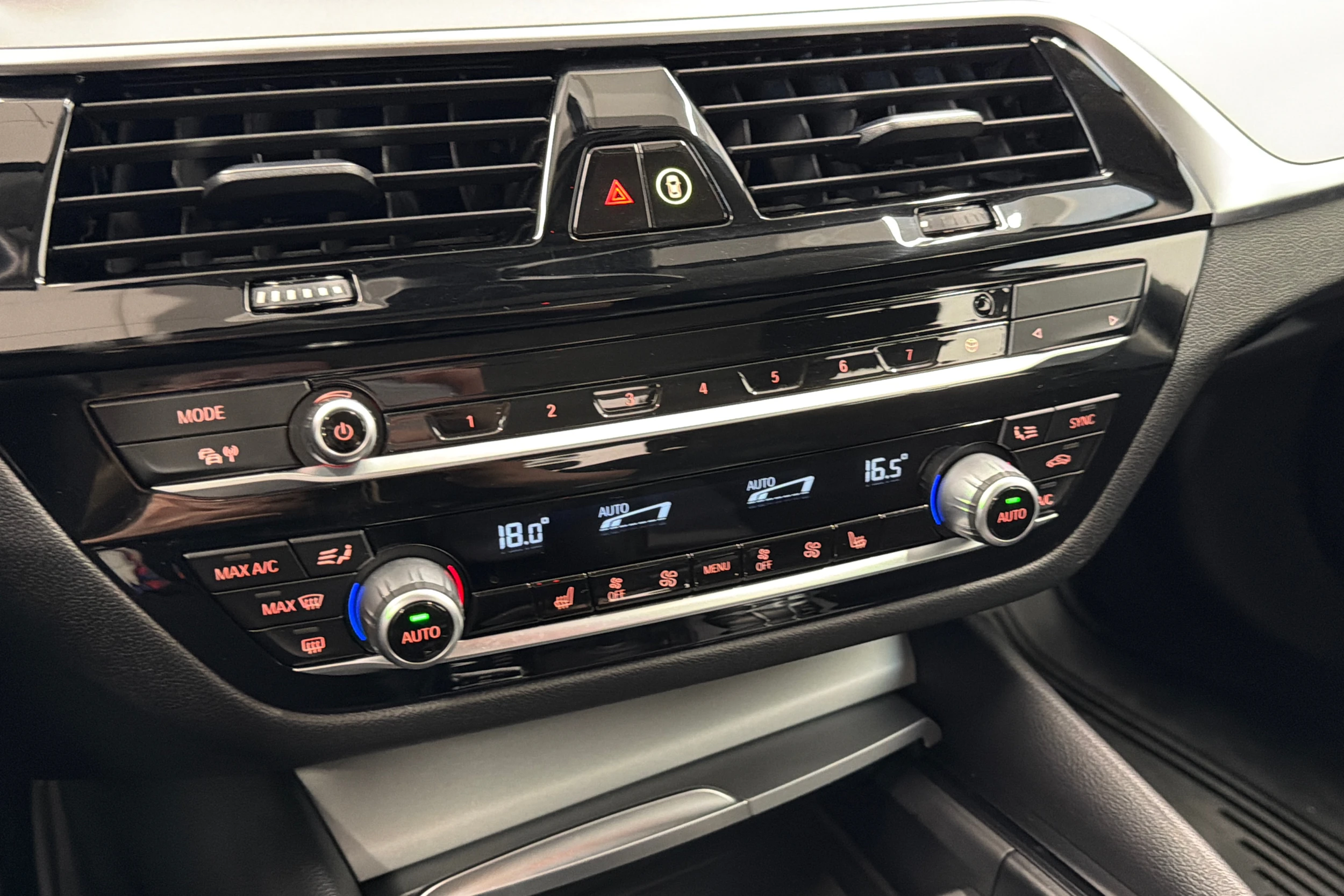 Musta BMW 530 2021 kuva 21.