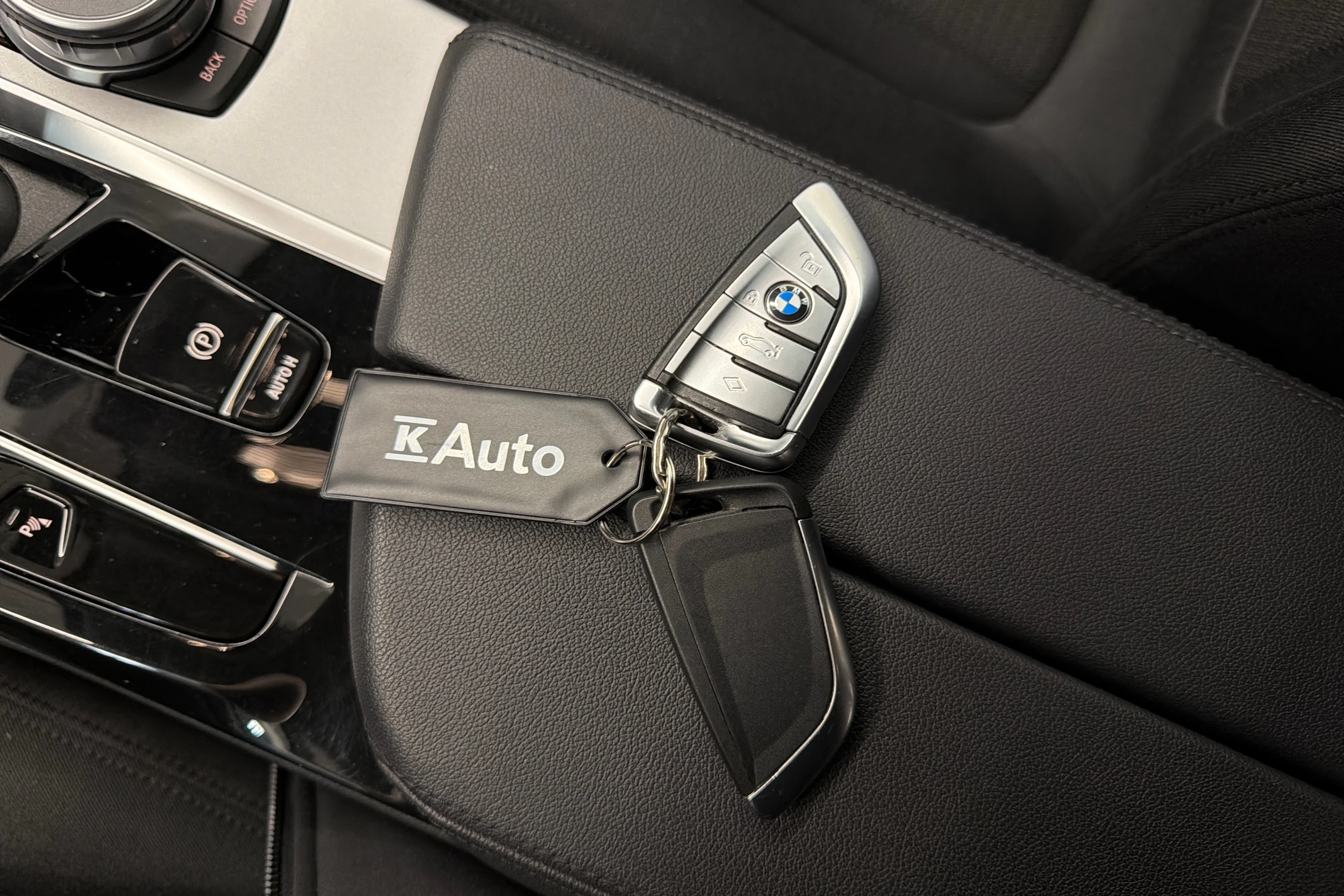 Musta BMW 530 2021 kuva 29.