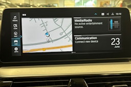 musta BMW 530 2021 kuva 23.