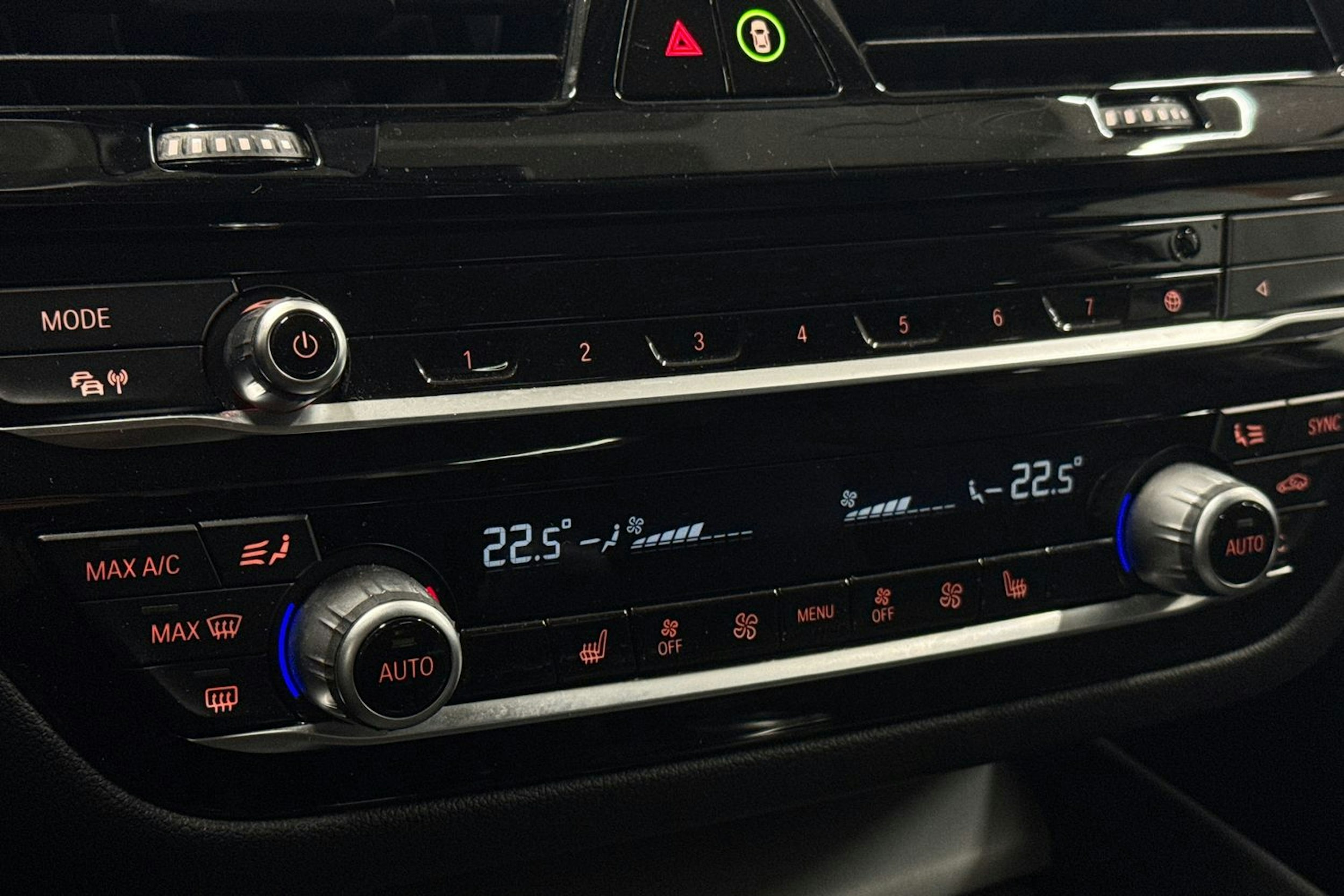 musta BMW 530 2021 kuva 34.