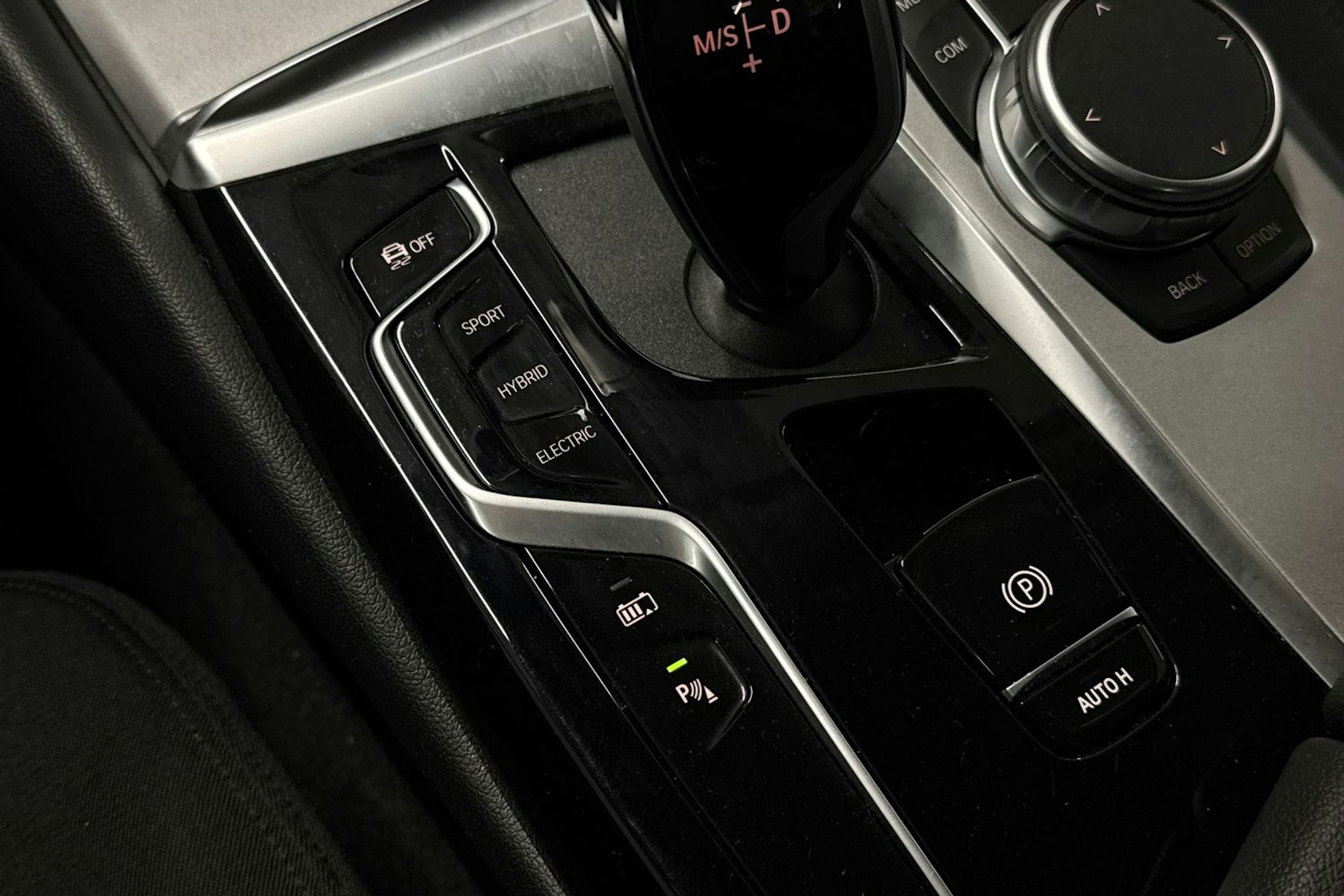 musta BMW 530 2021 kuva 39.