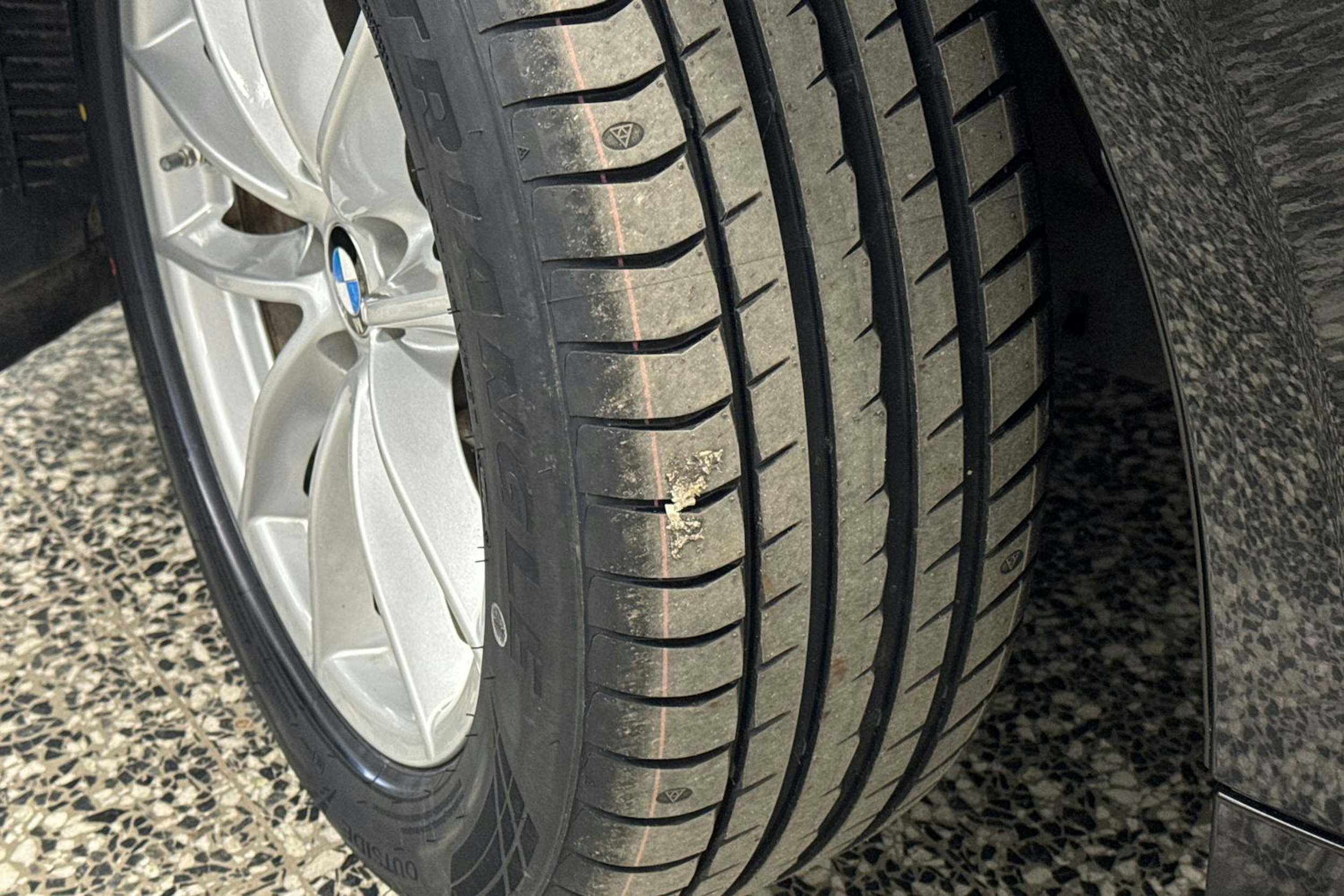 musta BMW 530 2021 kuva 44.