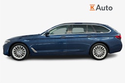 sininen BMW 530 2021 kuva 5.
