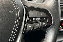 sininen BMW 530 2021 kuva 17.