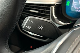 sininen BMW 530 2021 kuva 18.