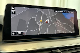 sininen BMW 530 2021 kuva 20.