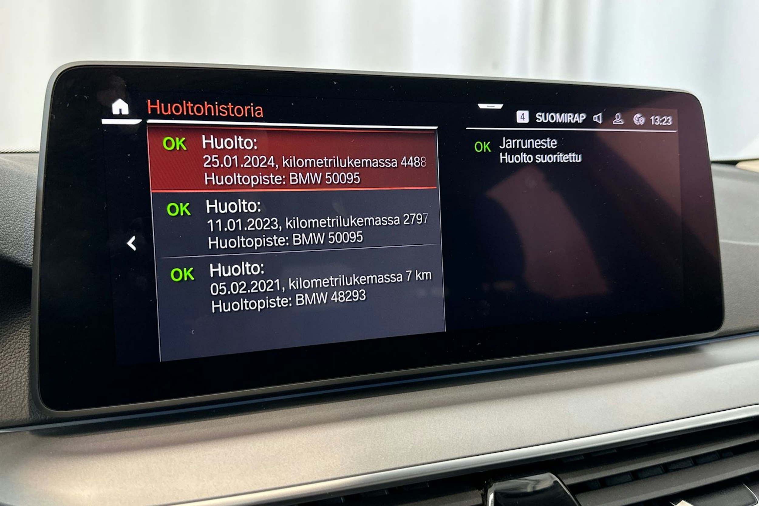 sininen BMW 530 2021 kuva 21.