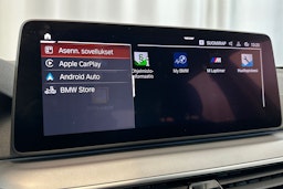 sininen BMW 530 2021 kuva 23.