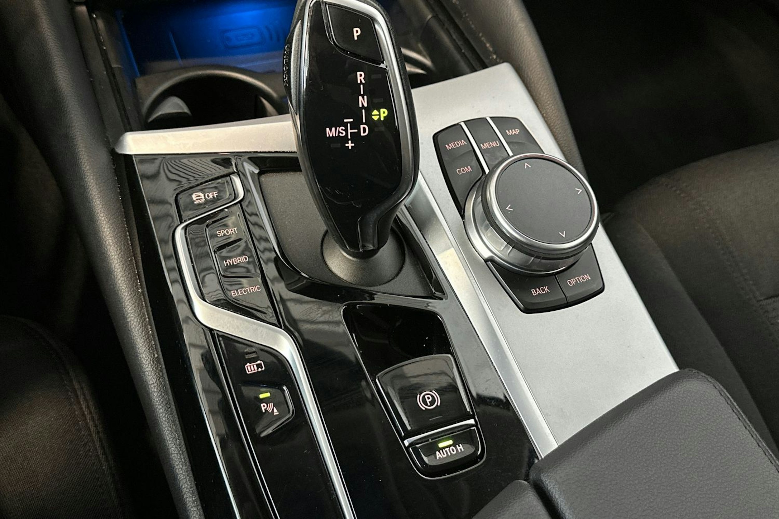 sininen BMW 530 2021 kuva 26.