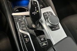 sininen BMW 530 2021 kuva 26.