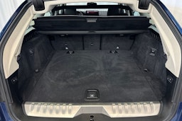 sininen BMW 530 2021 kuva 28.