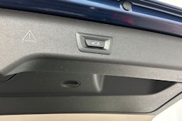 sininen BMW 530 2021 kuva 29.