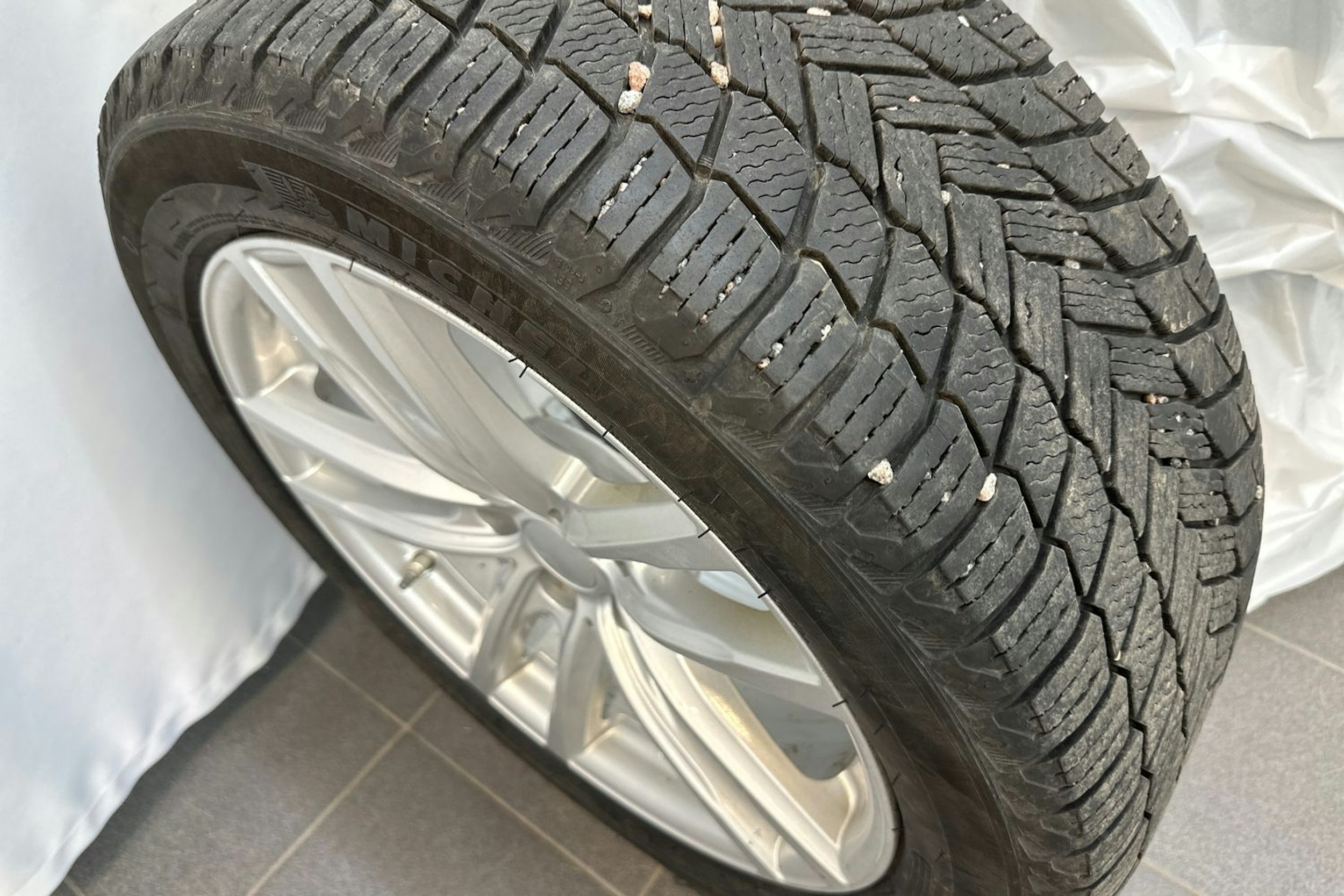 sininen BMW 530 2021 kuva 32.