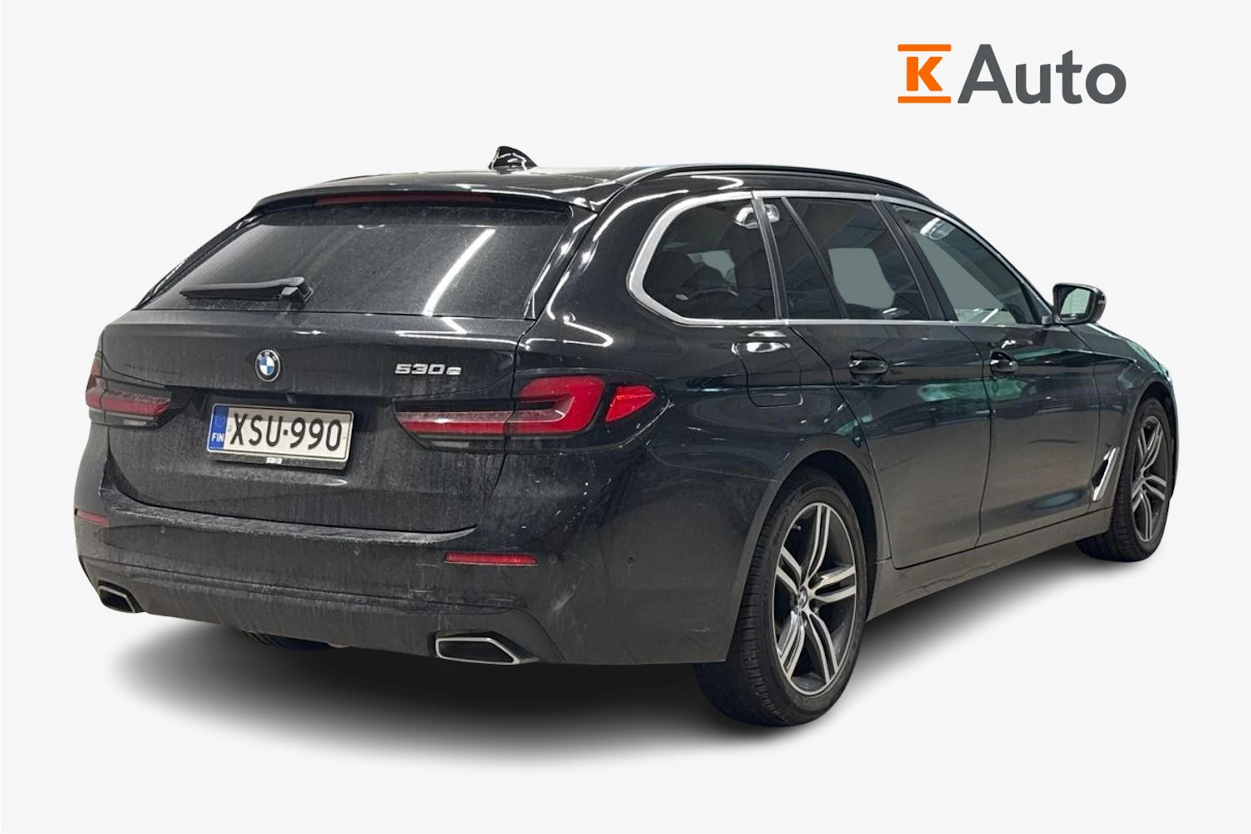 musta BMW 530 2021 kuva 2.