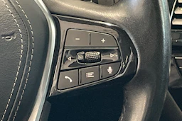 musta BMW 530 2021 kuva 15.