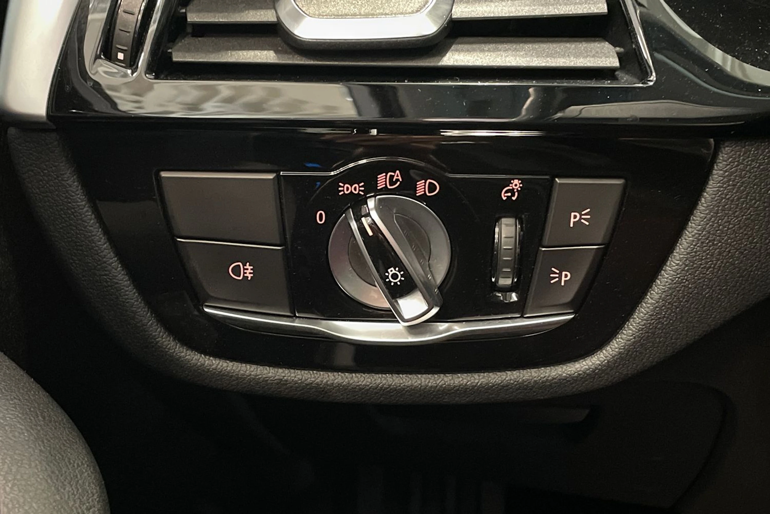 musta BMW 530 2021 kuva 31.