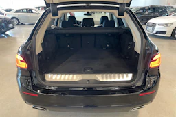 musta BMW 530 2021 kuva 33.