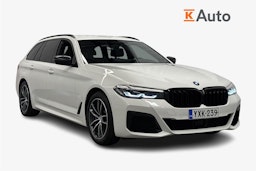 valkoinen BMW 530 2021 kuva 1.
