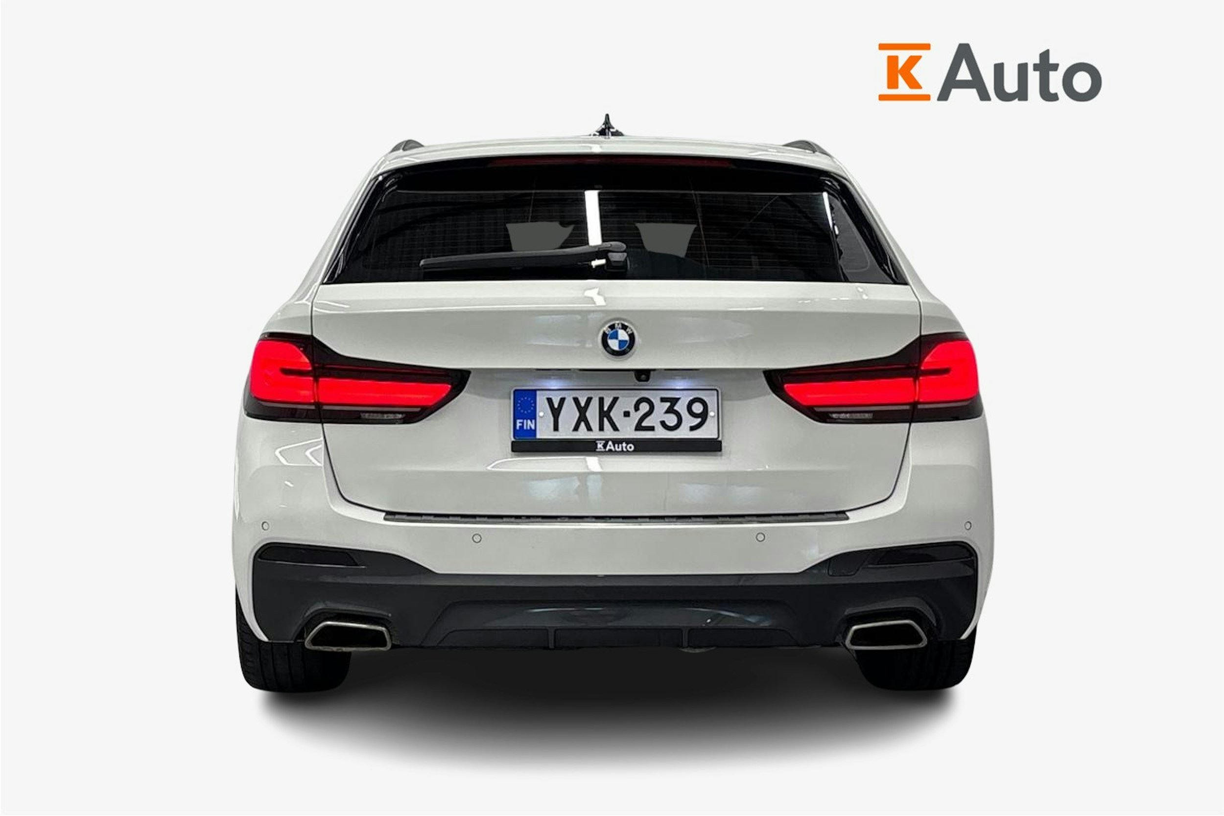 valkoinen BMW 530 2021 kuva 3.