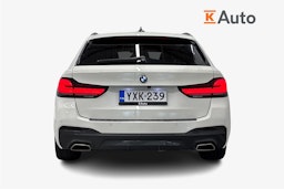 valkoinen BMW 530 2021 kuva 3.