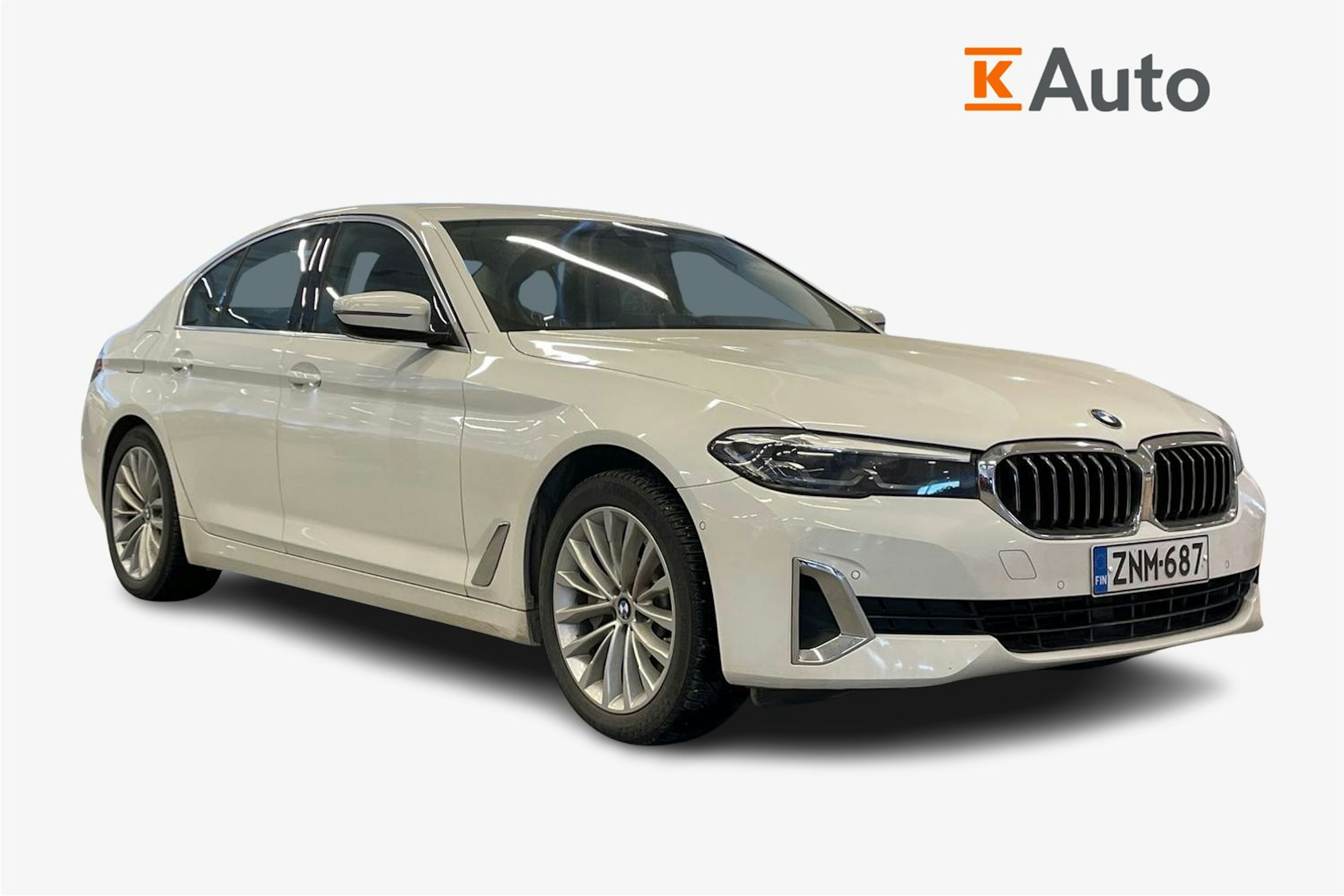 Valkoinen BMW 530 2021 kuva 1.