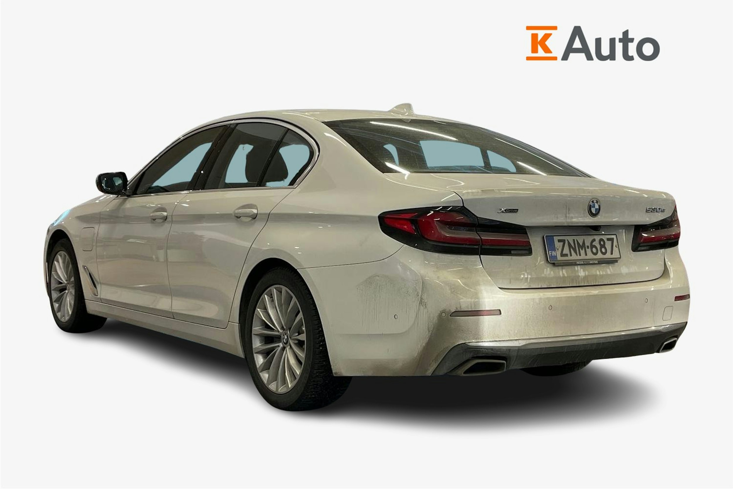 Valkoinen BMW 530 2021 kuva 2.