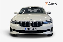 Valkoinen BMW 530 2021 kuva 5.