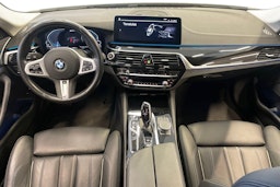 Valkoinen BMW 530 2021 kuva 9.