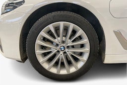 Valkoinen BMW 530 2021 kuva 11.