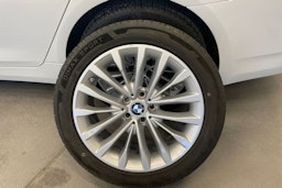 Valkoinen BMW 530 2021 kuva 13.