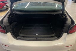 Valkoinen BMW 530 2021 kuva 14.