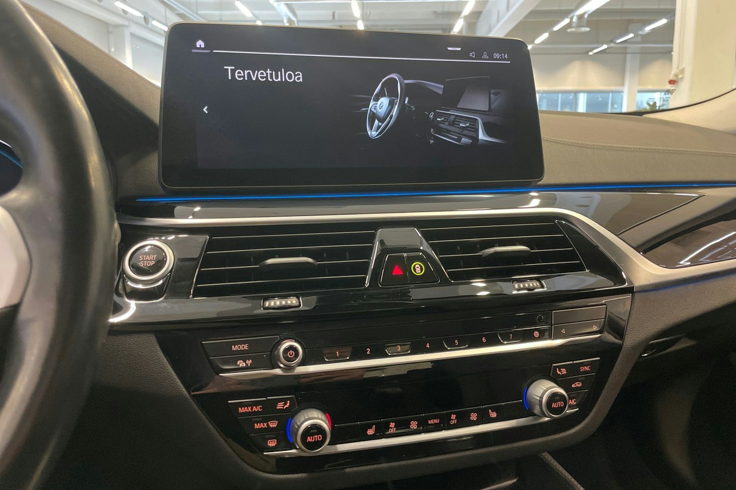 Valkoinen BMW 530 2021 kuva 18.