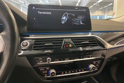 Valkoinen BMW 530 2021 kuva 18.