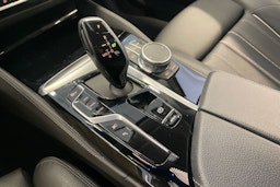 Valkoinen BMW 530 2021 kuva 20.