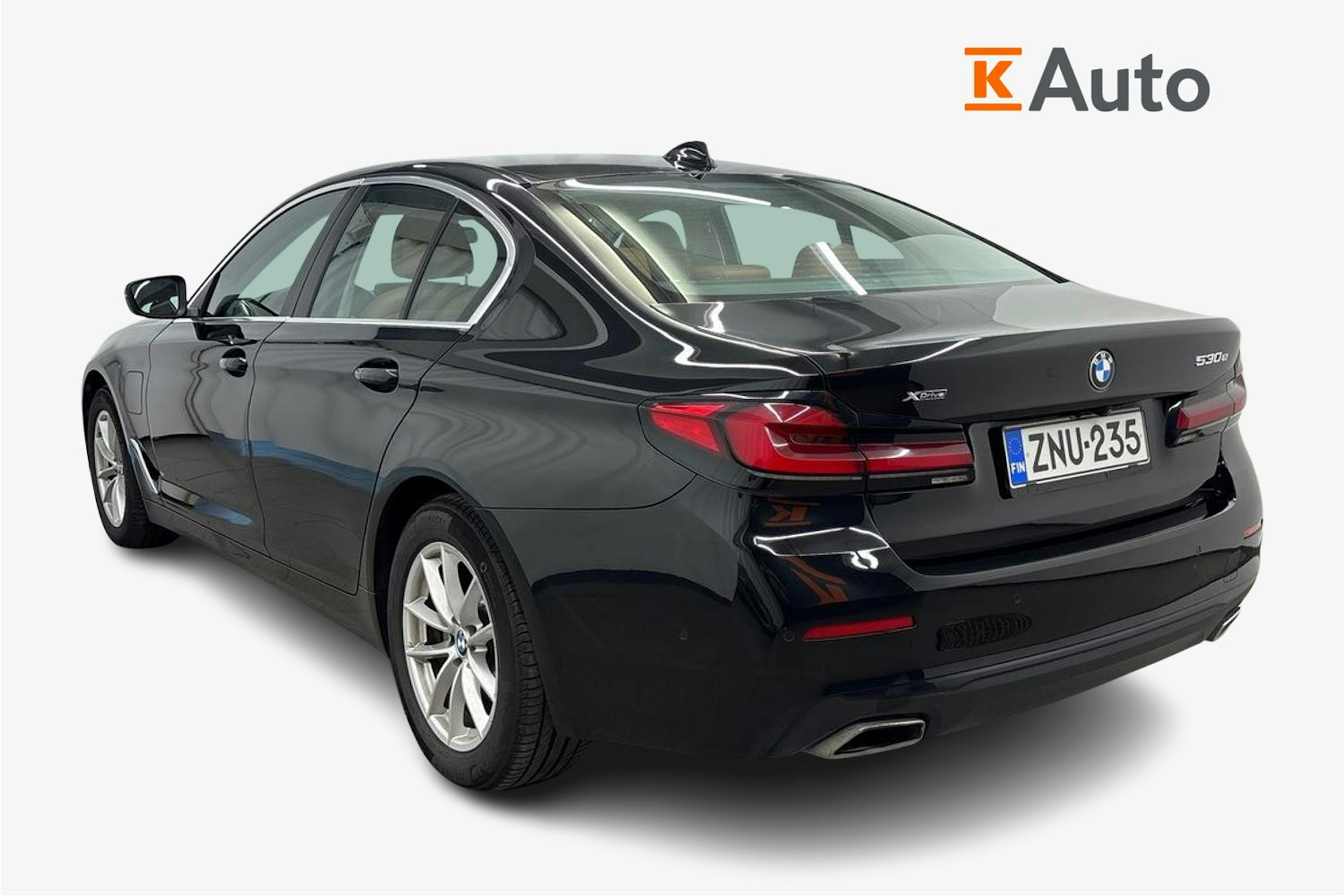 musta BMW 530 2021 kuva 2.
