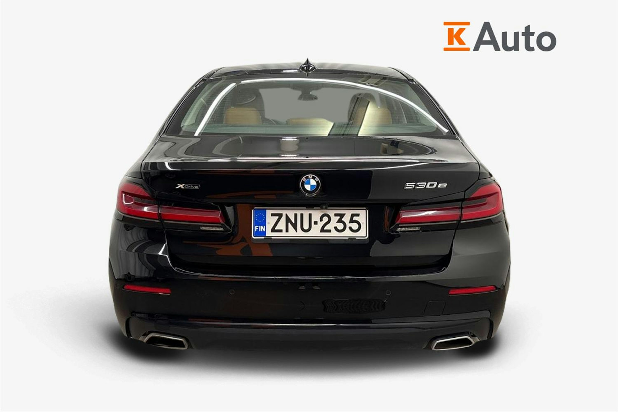 musta BMW 530 2021 kuva 3.