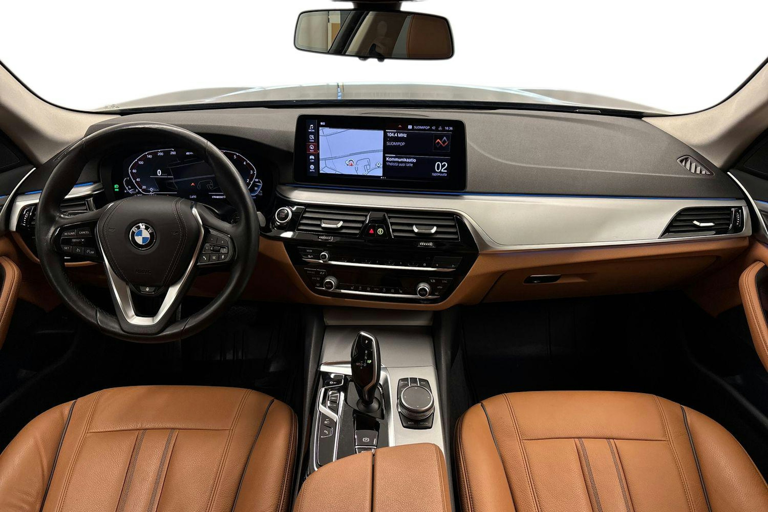 musta BMW 530 2021 kuva 9.