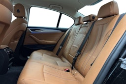 musta BMW 530 2021 kuva 10.