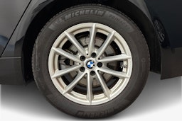 musta BMW 530 2021 kuva 11.