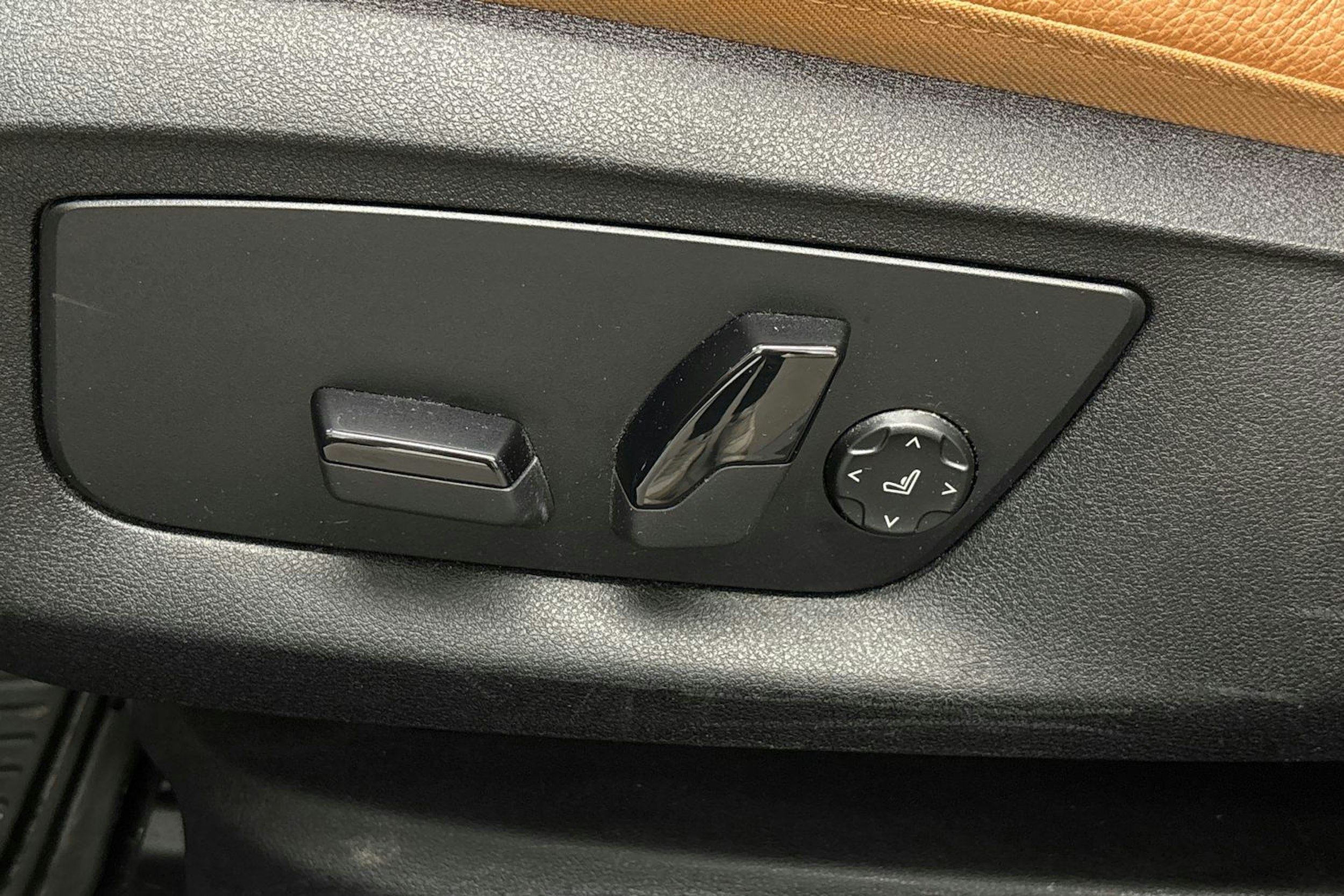 musta BMW 530 2021 kuva 15.