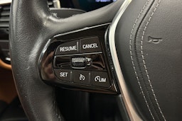 musta BMW 530 2021 kuva 17.