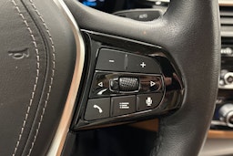 musta BMW 530 2021 kuva 18.