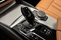 musta BMW 530 2021 kuva 24.