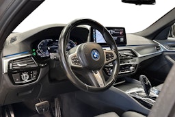 harmaa BMW 530 2022 kuva 7.