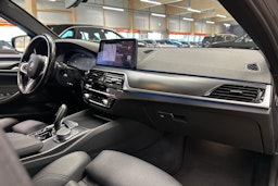 harmaa BMW 530 2022 kuva 12.