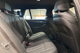 harmaa BMW 530 2022 kuva 14.