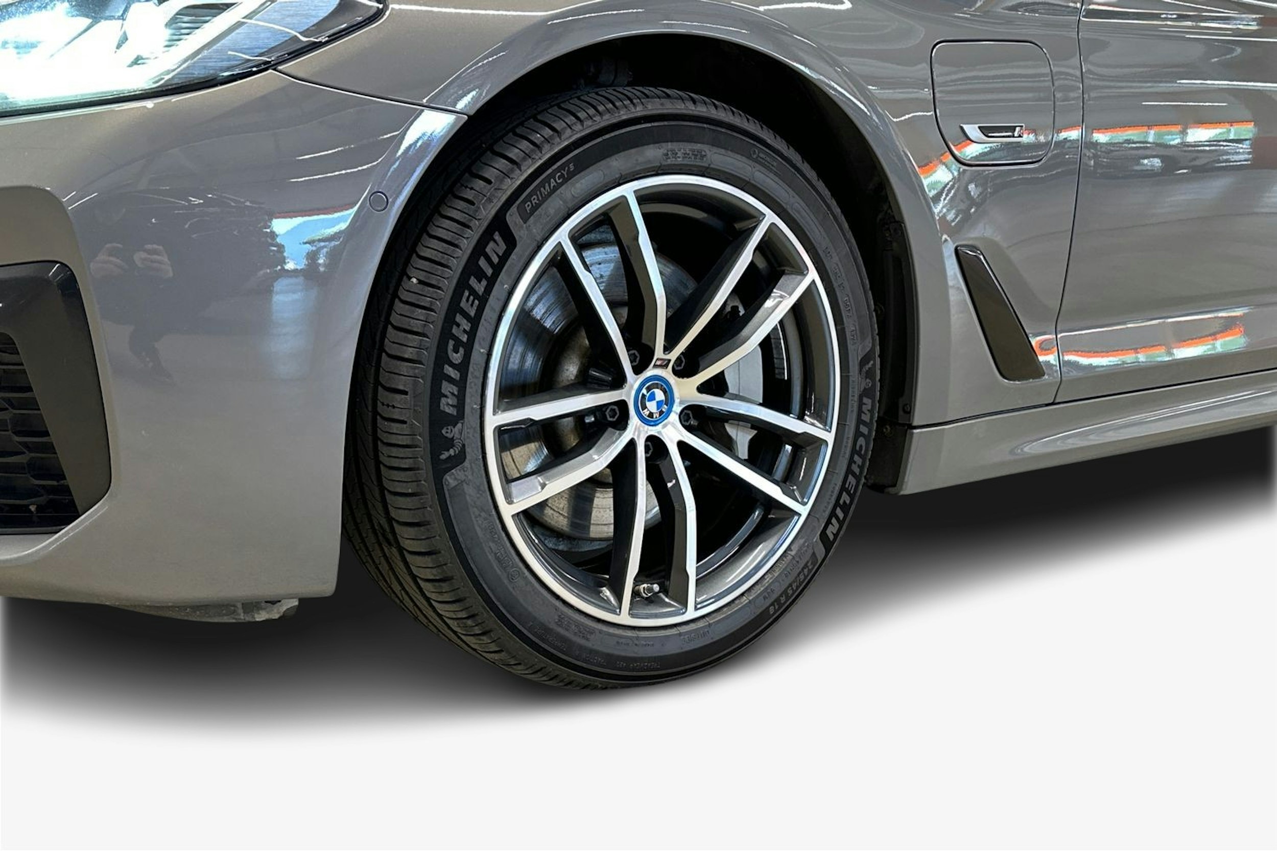 harmaa BMW 530 2022 kuva 16.