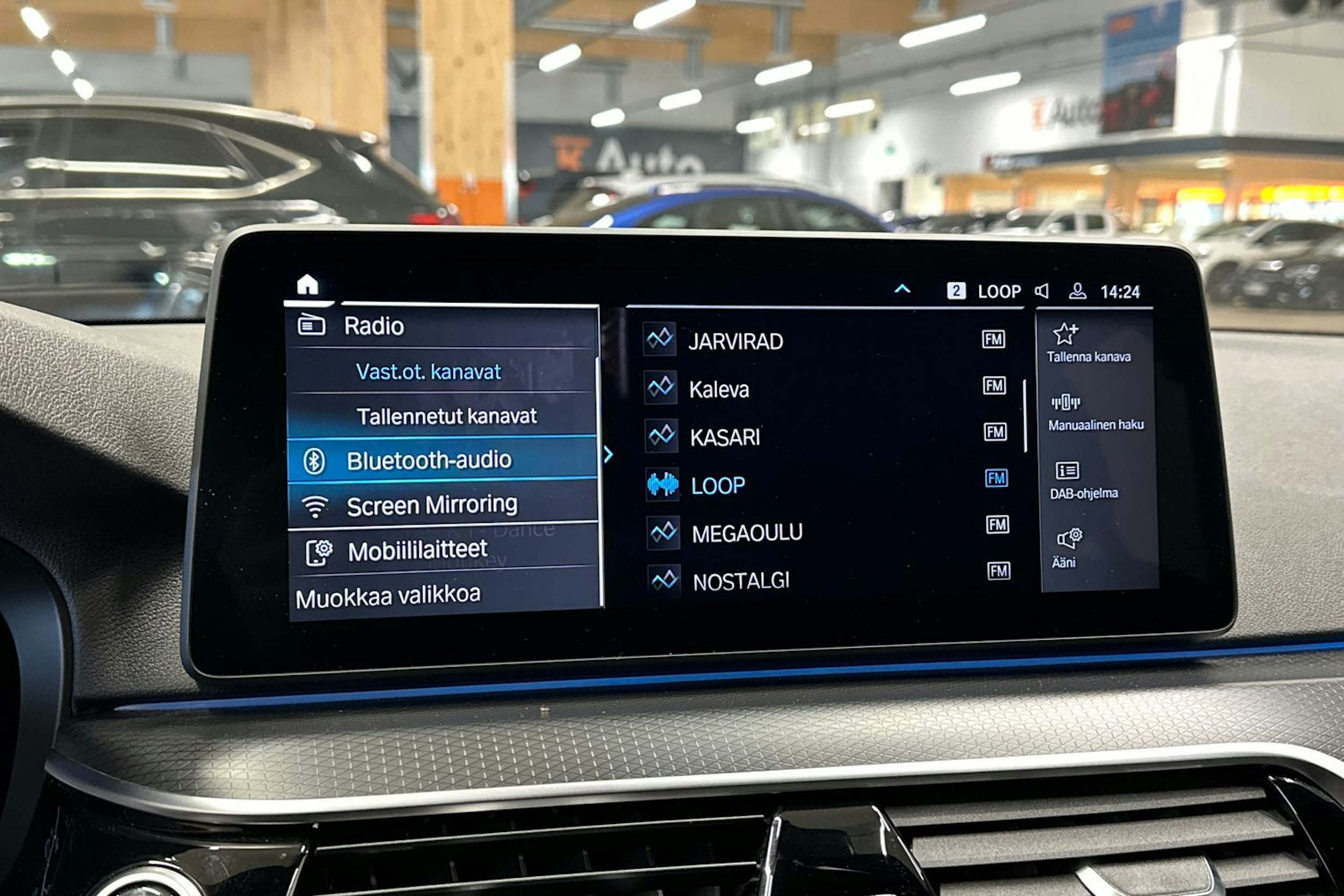 harmaa BMW 530 2022 kuva 21.