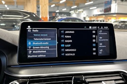 harmaa BMW 530 2022 kuva 21.