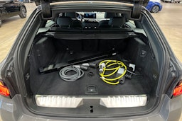 harmaa BMW 530 2022 kuva 32.